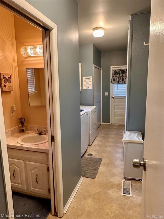 Building Photo - 6942 Leslee Crest Dr