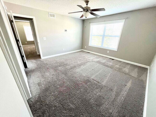 Building Photo - 3337 Lakewood Trl