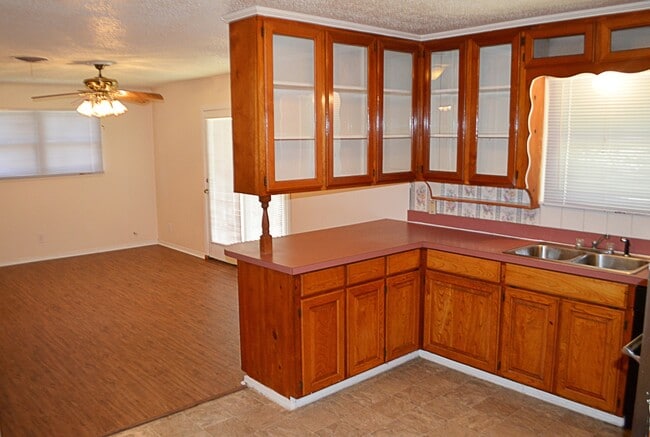 Building Photo - Charming Home In Waverly Park Addition