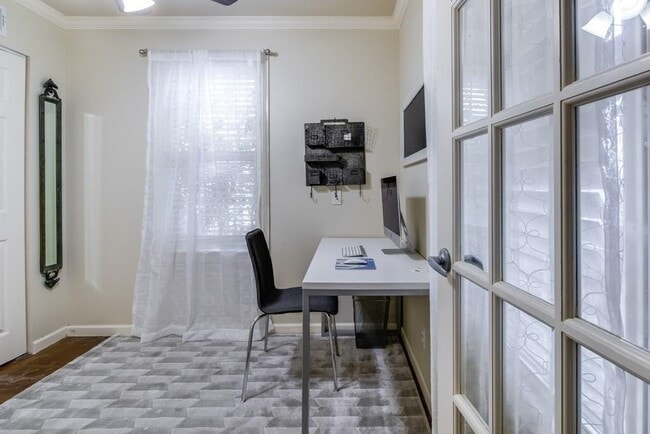 Building Photo - 2404 Thornton Rd