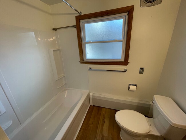 Building Photo - 664 Sprague St