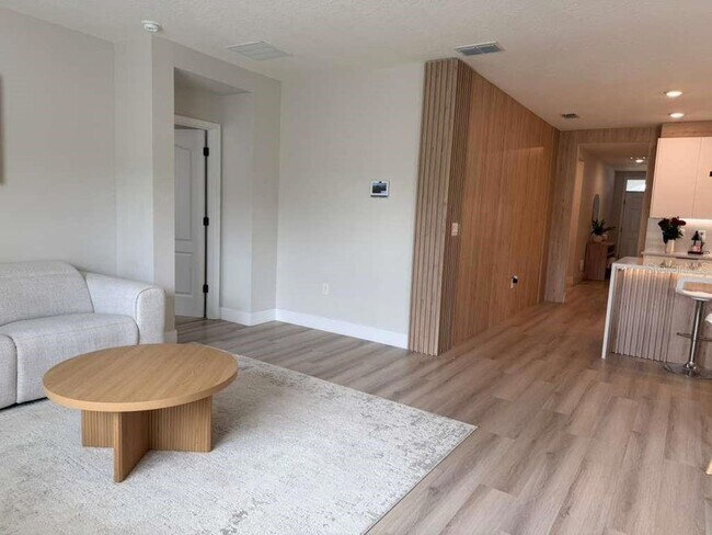 Building Photo - 33412 Country House Dr