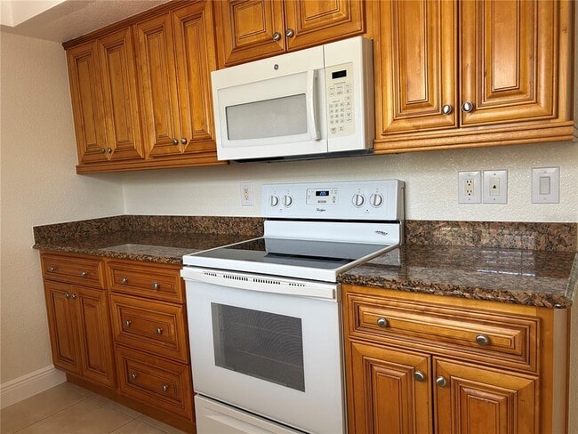 Building Photo - 3229 Oak Lawn Pl