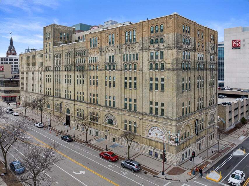 Building Photo - 270 E Highland Ave