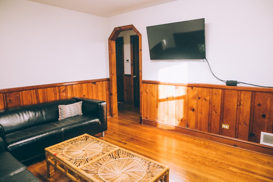 Building Photo - 1111 Rayon St