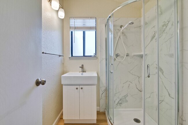 Building Photo - Condo Near Cupertino High | Updated Kitche...