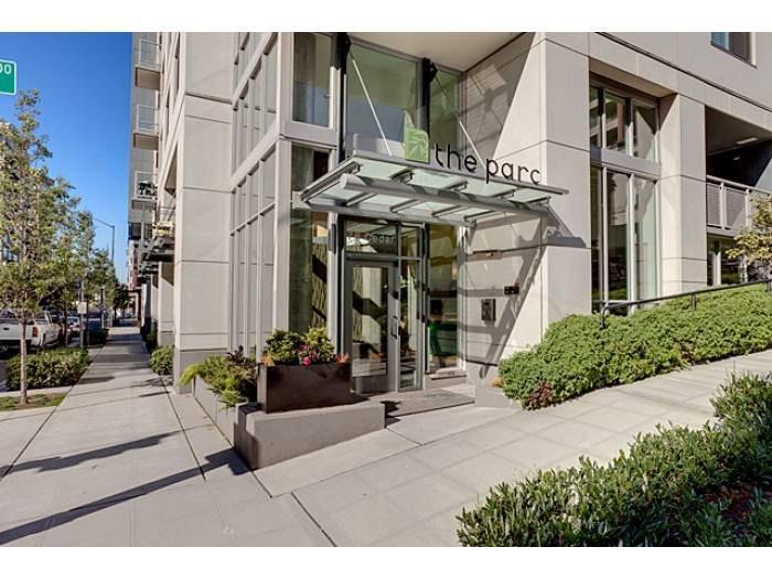 24-hr Concierge - 81 Clay St