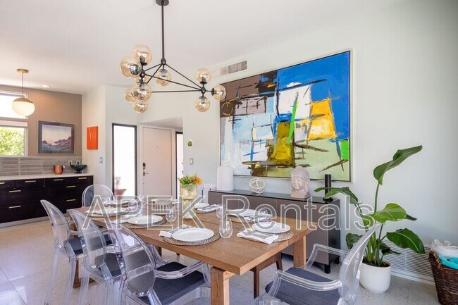 Building Photo - 2204 W Acacia Rd