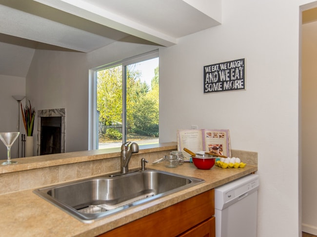 Building Photo - Townhouse style condo in Beaverton!