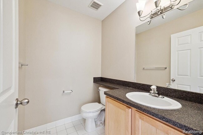 Building Photo - 22021 Parkview Dr