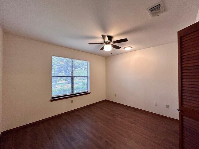 Building Photo - 57 Woodcreek Dr