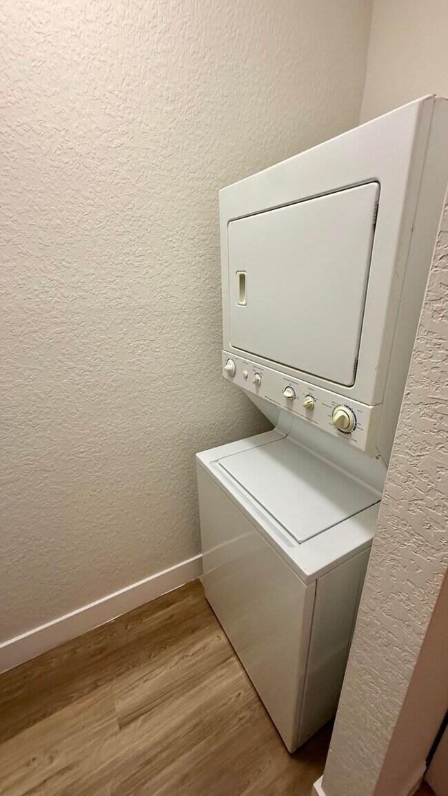 Building Photo - 3545 Forest Hill Blvd