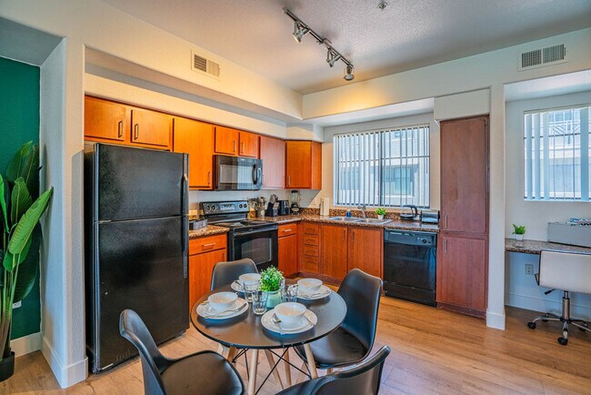 Building Photo - 6610 N 93rd Ave