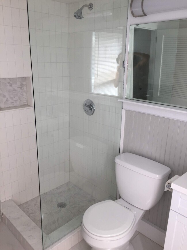 Shower (no tub) - 40 Saragossa St