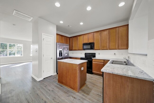 Building Photo - Lovely 3 Bed 2.5 Bath Townhome in Mint Hill!