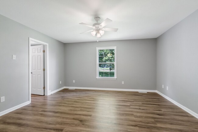 Building Photo - 2149 Hollandale Cir