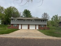Building Photo - Totally remodeled/Second family room or po...