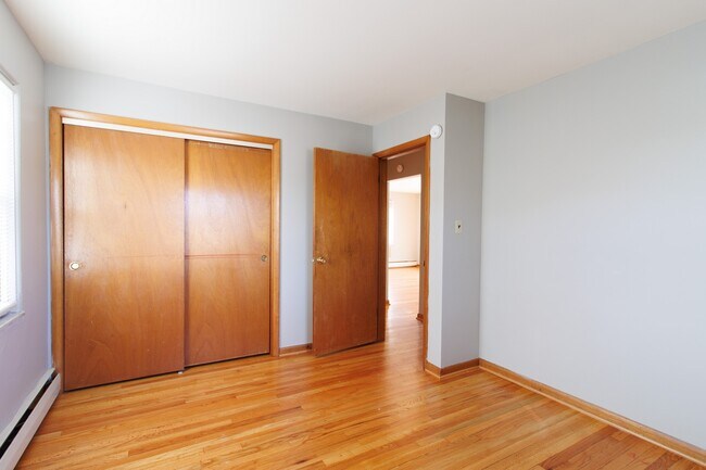 Building Photo - 5918 Devington Rd