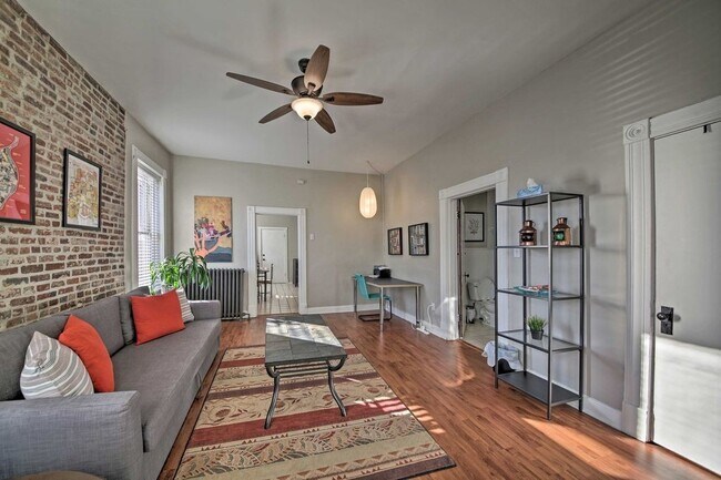 Building Photo - Amazingly Spacious Apartment with ALL util...