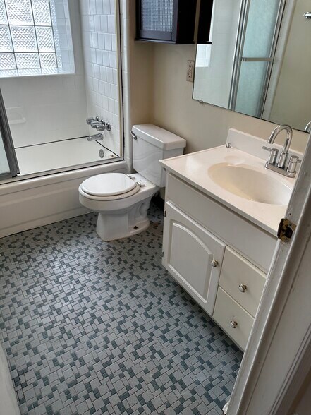 Building Photo - 1315 Park Rd NW