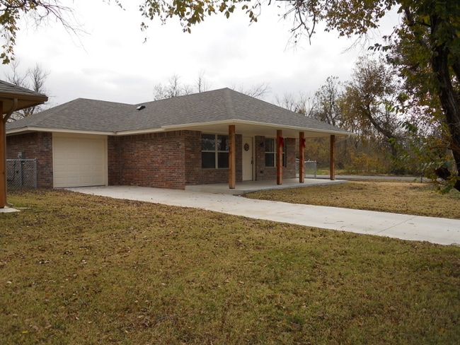 Building Photo - 804 N Evans Ave