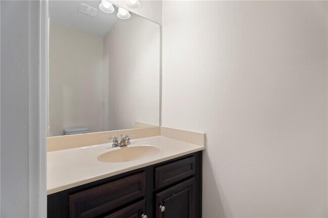 Building Photo - 165 Regency Pl