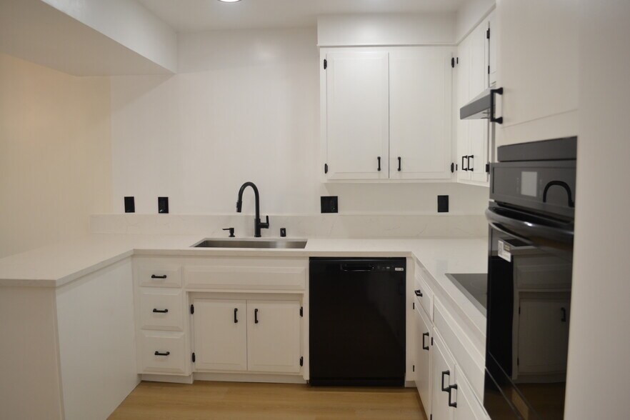 Kitchen - The Huntington Sunset