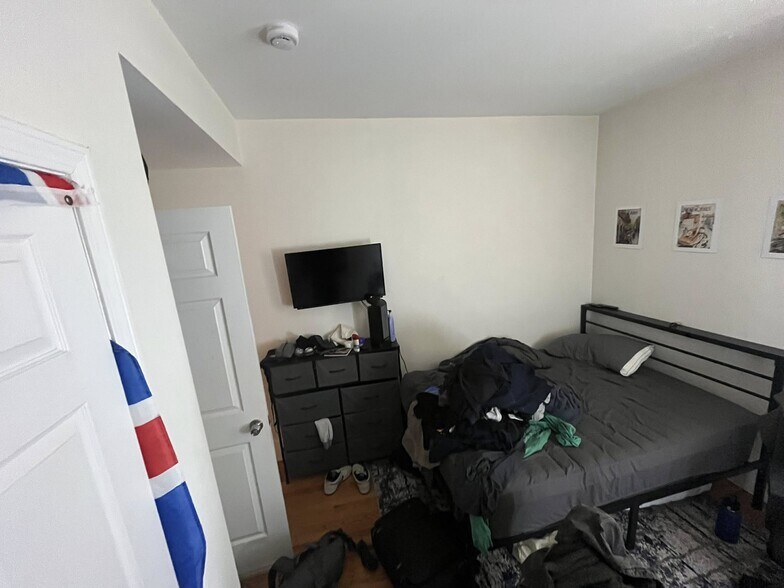 Building Photo - 226 Calumet St