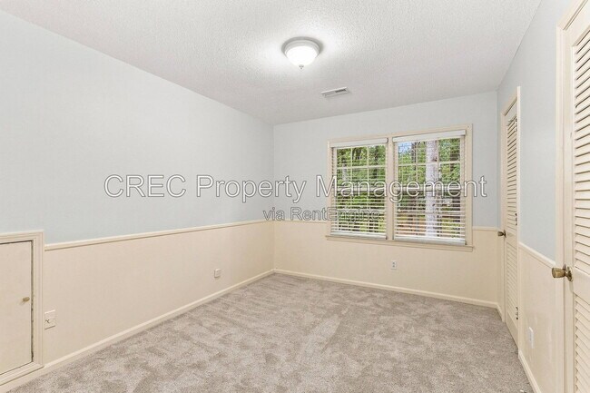 Building Photo - 321 Shaftesbury Ln
