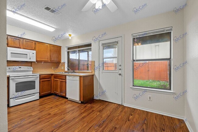 Building Photo - 800 Bluebonnet Dr
