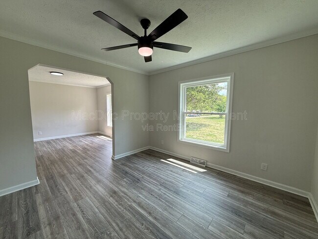 Building Photo - 10504 Benchmark Rd