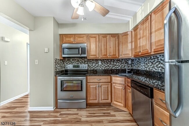 Building Photo - 798 Eves Dr
