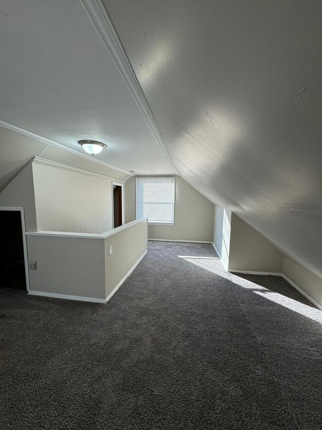 Building Photo - Available Now - 2552_RENWOOD