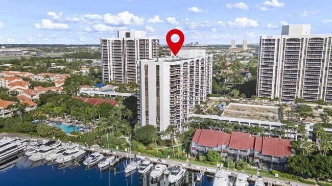 Building Photo - 3610 Yacht Club Dr