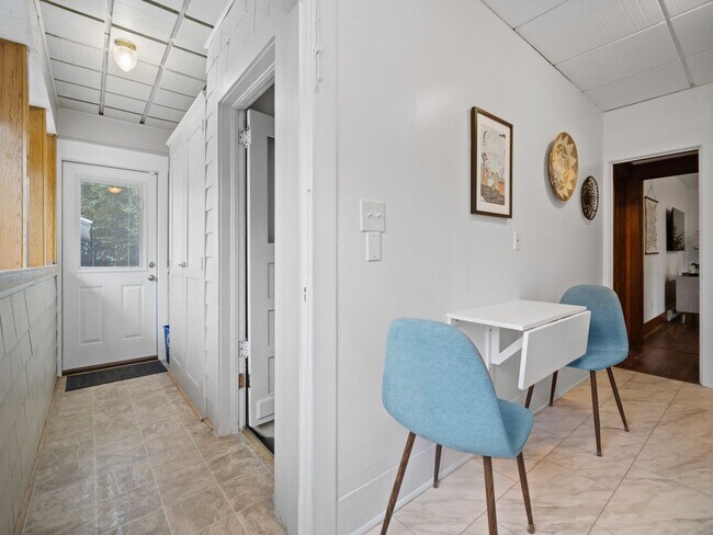 Building Photo - Charming Furnished 2BR Bungalow in Rockwood