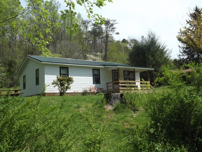 Primary Photo - 3 Bedroom Home Close to WCU available 8/4/...