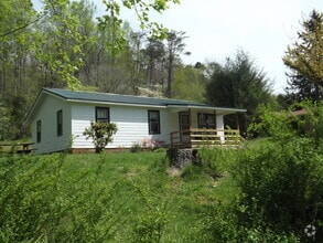 Building Photo - 3 Bedroom Home Close to WCU available 8/4/...