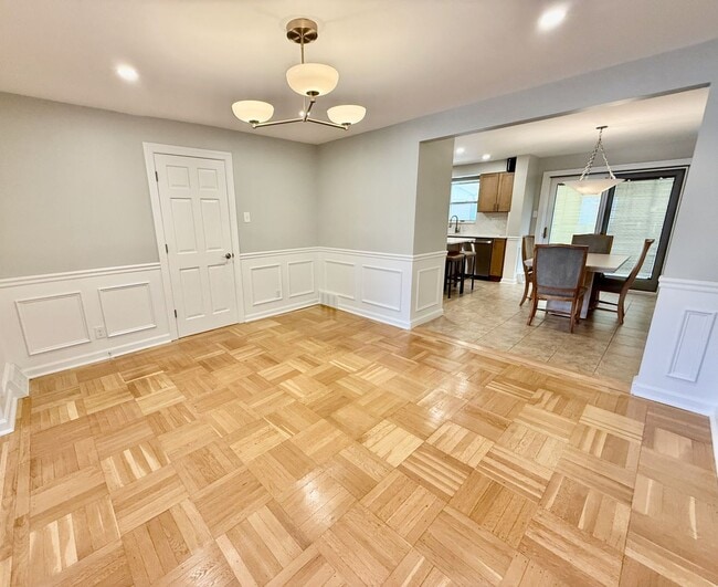 Building Photo - RARELY Offered completely RENOVATED PACKER PARK 3 Bedroom/2.5 Bath HOME w/ Central AC-HARDWOOD Fl...