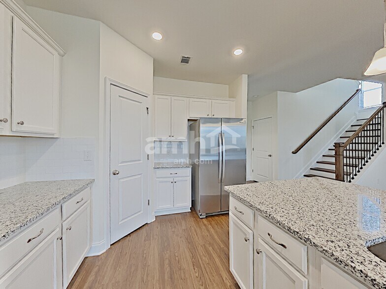 Building Photo - 5153 Jack Byrnes Dr
