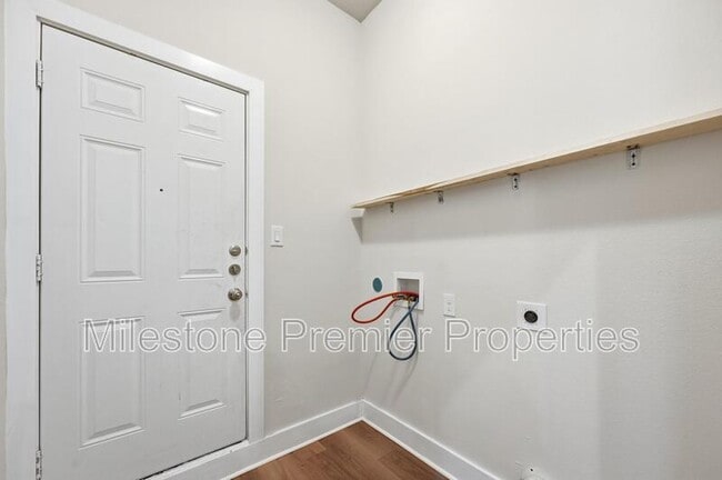 Building Photo - 1220 Jones St