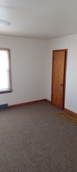 Building Photo - 9219 W Adler St