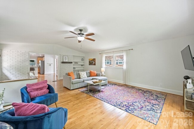 Building Photo - 2027 Wensley Dr