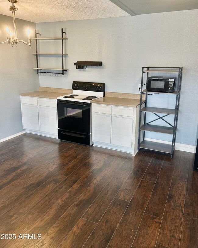 Building Photo - 1440 N Idaho Rd