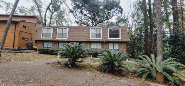 Building Photo - 2925 Par Ln