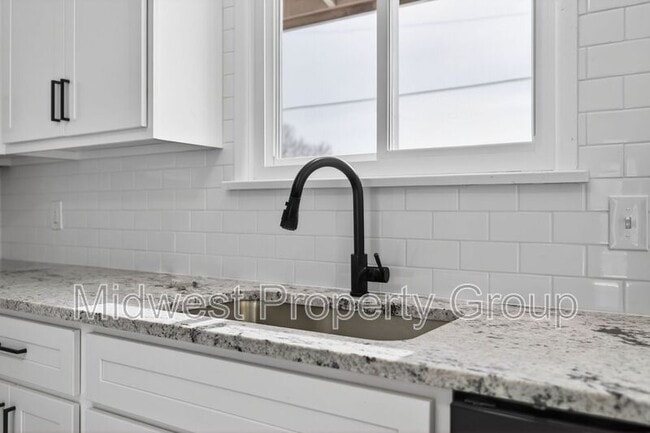 Building Photo - 5165 Westwood Dr