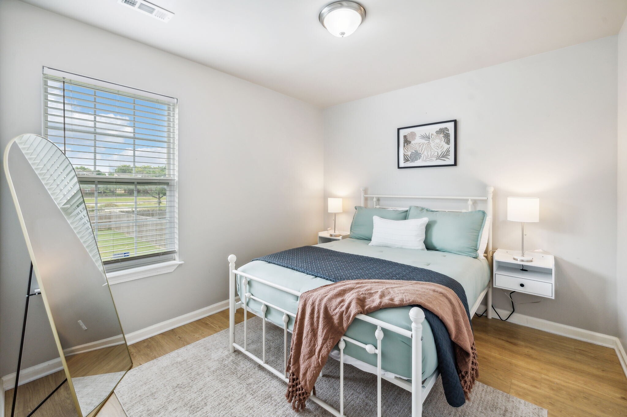 Building Photo - 226 Treutland Ave