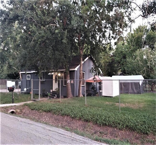 Building Photo - 4802 Ward St