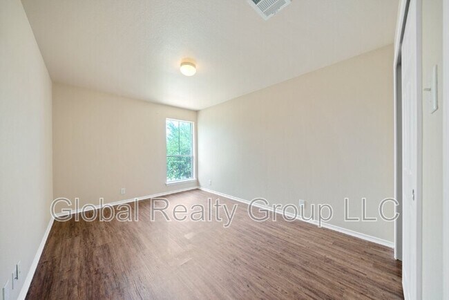 Building Photo - 109 Starling Creek