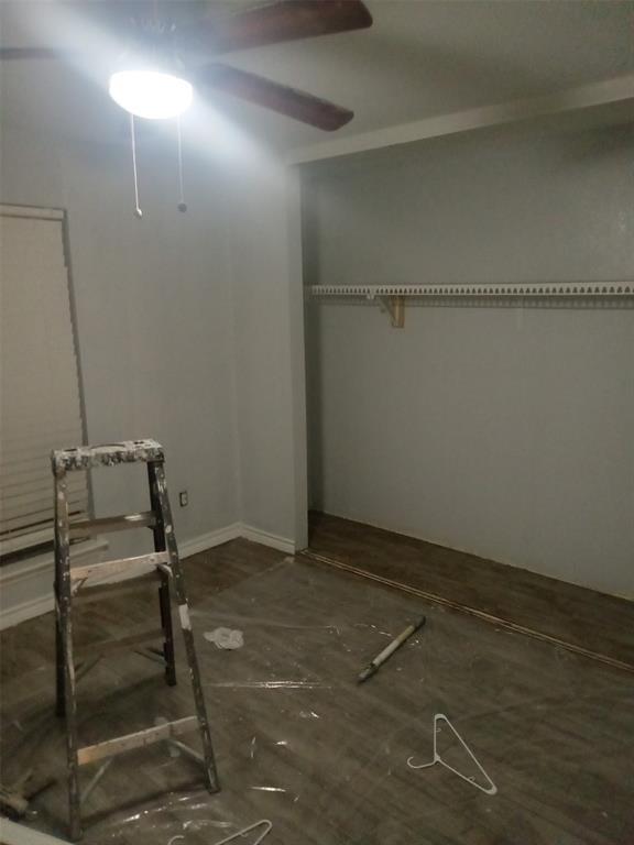 Building Photo - 5625 Antoine Dr