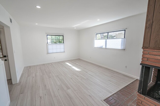 Building Photo - COMING SOON! Canoga Park 4-Bedroom Home fo...